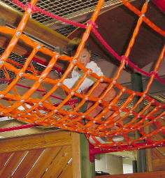 本当は3歳以上の遊具なんですけど